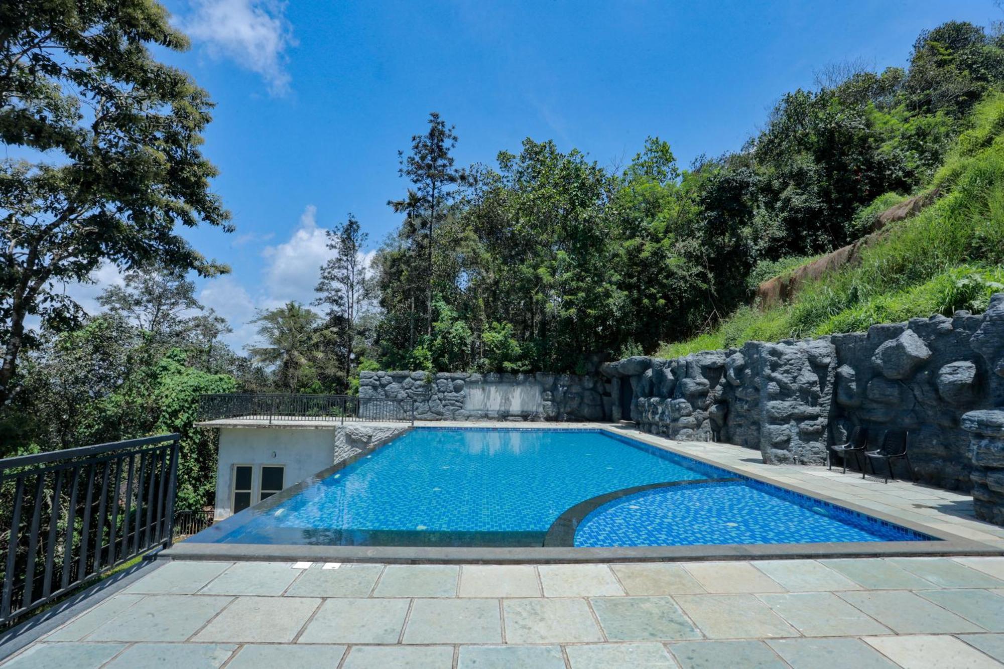 Aveda Munnar Mountains And Mist Hotel Bagian luar foto
